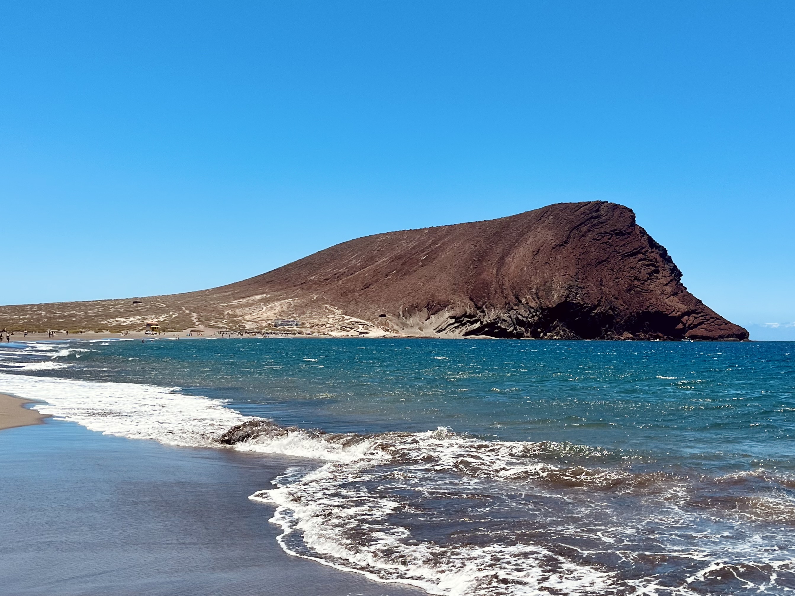 Montaña Roja, Beach La Tejita